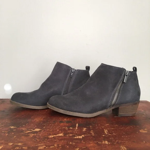 NWOT Women’s Slate Gray Ankle Boot by Carlos Santana - Picture 2 of 11